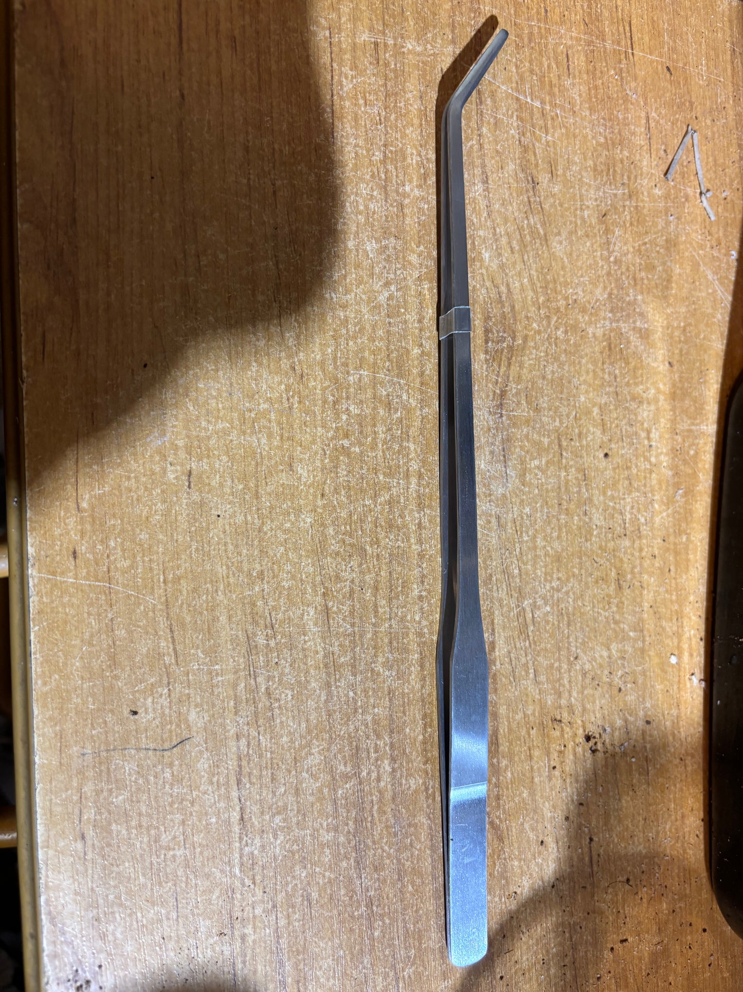 27cm bent end tweezers.