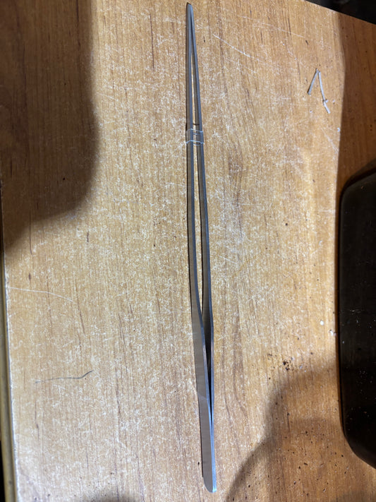 27cm straight end tweezers.
