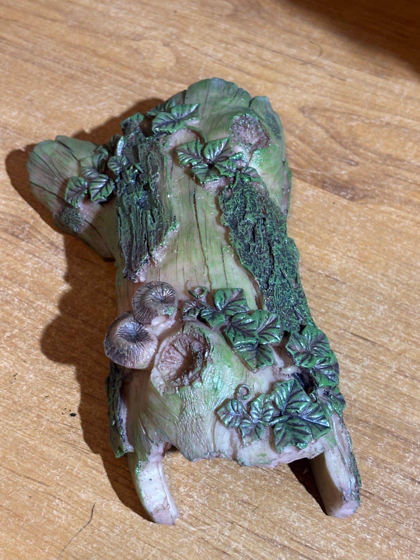 Large fake log for adult and large juvenile tarantulas.